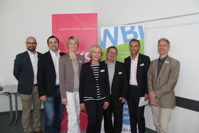 Von links: Joachim Zinnöcker (Firma Meusburger), Rene Haidlmair, Doris Würzlhuber (Kunststoff-Cluster), Christa Brandt, Jürgen Hofbauer, Siegfried Pramhas (WKO), Gerald Warter (TIZ).