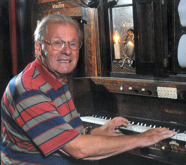 Am 30. April verstarb der ehemalige Textilfabrikant Erwin Rechberger nach langjähriger Krankheit im 93. Lebensjahr.