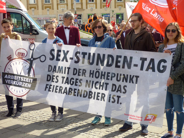 Die sozialistische Jugend Linz-Land nutzte den 1. Mai, um ihre Forderungen kundzugeben. | Foto: SJ Linz-Land