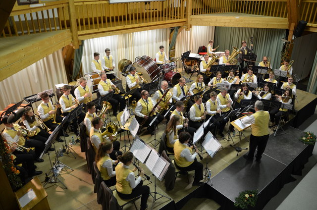 Die Stadtkapelle Ried beim Herbstkonzert 2016 in der Bauernmarkthalle