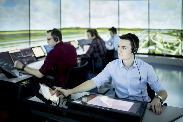 Nachwuchs auch für den Tower am Flughafen gesucht