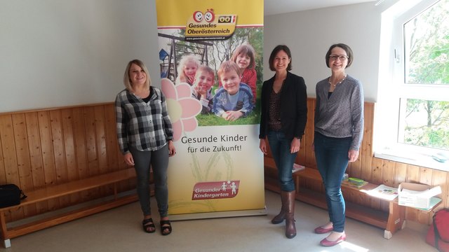 Birgit Hufnagl (Kindergarenleiterin), Astrid Schallauer (Psychologin – Referentin) und Cornelia Wagner (v.l.n.r.)