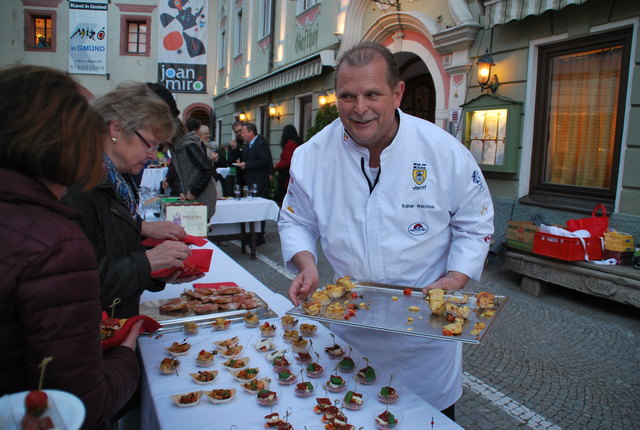 Hela-Geschäftsführer Rainer Werchner sorgte mit spanischen Tapas fürs leibliche Wohl