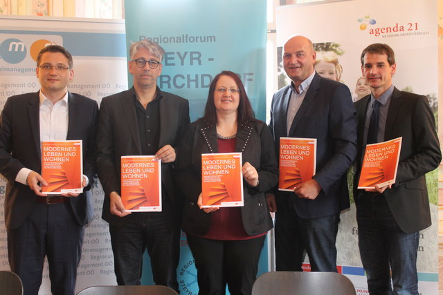 Johann Lefenda (OÖ Zukunftsakademie), Richard Steger, Sonja Hackl, Christian Dörfel, Johannes Brandl (v.li.).