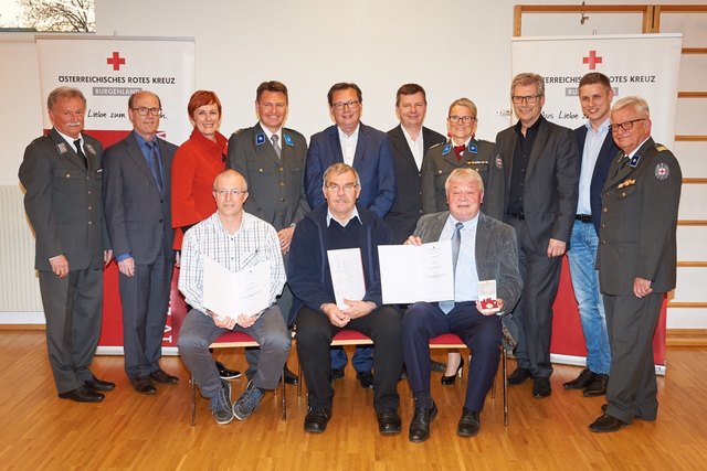 Gold mit bronzenem Lorbeerkranz - Anton Bürger, Pilgersdorf, Karl Hirschler, Lutzmannsburg und Johann Hiltz, Weppersdorf | Foto: Rotes Kreuz