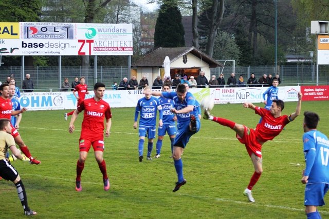 Ähnlichkeiten zu fernöstlichen Kampfsportarten sind hier deutlich erkennbar