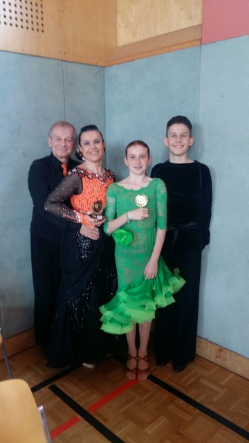 Nikolaus, Elisabeth und Alexander Fandl mit Livia Strauß