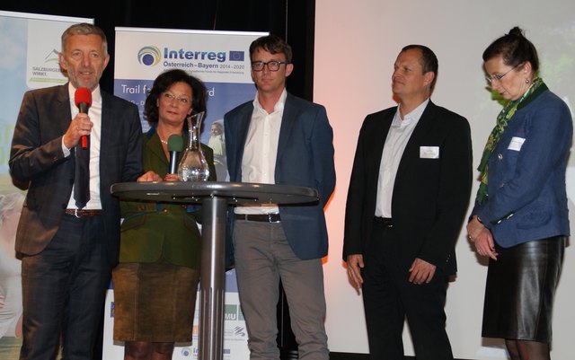 Dr. Christian Salletmaier (Land Salzburg), Ulrike Köstler (Kongressleiterin), Mag. Florian Grösswang (Salzburger Land Tourismus GmbH), Dr. Arnulf Hartl (Paracelsus Medizinische Privatuniversität) und Mag Gabriella Squarra (Bayrische Heilbäder) eröffneten den alpinen Fachkongress "Heilkraft der Alpen" im Kongresshaus St. Johann.