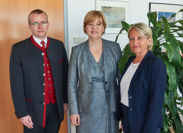 Hannes Tanzer, Landesrätin Barbara Schwarz, Clementine Gschwandtner (v.l.).