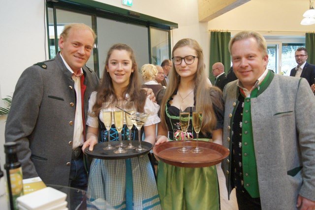 Praxiseinsatz der 2 HLT der HBLA Oberwart beim Firmenjubiläum der "Grünen Au"