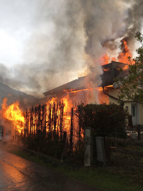Das Einfamilienhaus in Brixen stand in Flammen.