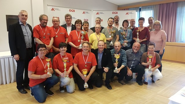 Arbeiterkammer-Bezirksleiter Burkhard Eberl (vorne Mitte) mit den Teilnehmern.