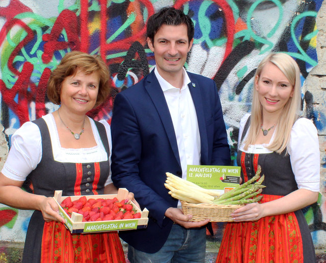 Marchfelderinnen und Marchfelder bieten Information, Schmankerln und ein buntes Programm aus der nö. Region.