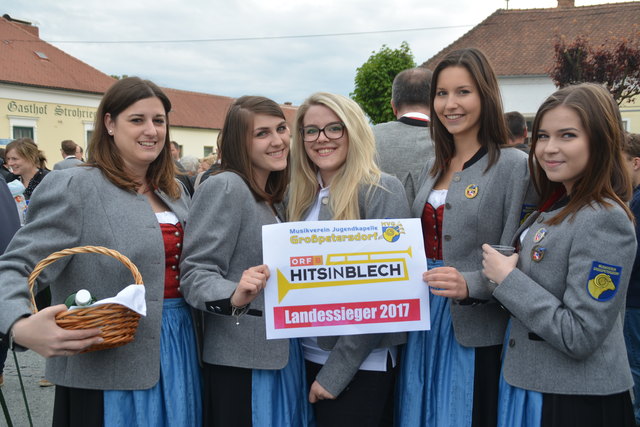 Der Landessieg von "Hits in Blech" ging an die Jugendkapelle Großpetersdorf. Die Freude war auch bei Stefanie Werderitsch, Lena Scheck, Kathrin Urban, Karolin Halper und Marie Sophie Huber groß