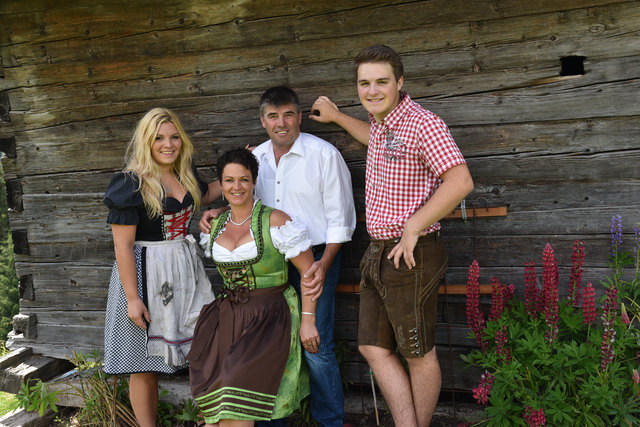 Fam. Nagl freut sich ab Freitag, 12. Mai auf viele Besucher auf der Kreithiger Alm!