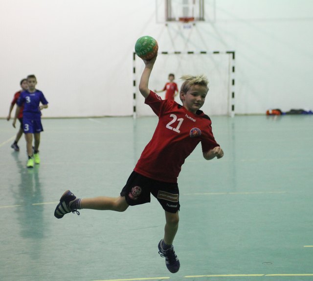 Jonas Kofler zählt zum Stamm der Wiener Meistermannschaft der U 11 des Handballvereins WAT Fünfhaus