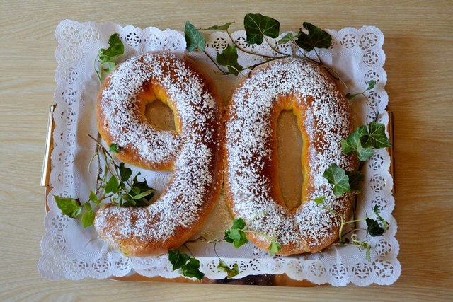 Gratulation zum 90. Geburtstag in essbarer Form!