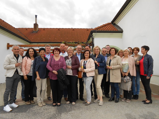 Klassentreffen 38 Jahre Hauptschule Rechnitz: Bradl Karin, Brenner Margot, Brunner Andrea, Dorner Wilhelm, Hajszan Susanne, Heuberger Dieter, Hodosi Rudi, Holzer-Ziegler Elke, Kanitz Gerlinde, Kunczer Claudia, Kurz Waltraud, Lederer Erich, Misik Roland, Omischl Claudia, Radl Guenter, Rajkovats Dietmar, Saly Gerhard, Schlapsi Andreas, Simon Alois, Steiner Traude, Tangl Ingrid, Wagner Robert