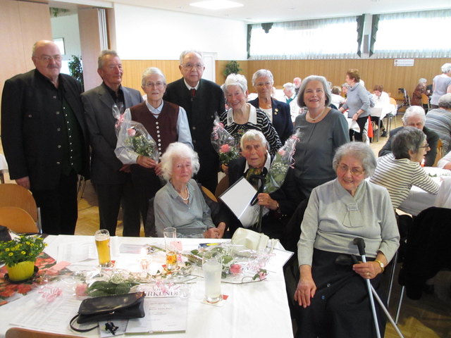 von links: vorne, Antonia Adelsmayr, Gertrude Fellhofer, Marianne Gajo
hinten Obm.Walter Gabath, Ernst Zehetner, Helga und Gottfried Ragl, Inge   Hämmerle,  Obfrau Stell. Franziska Esterka und BO Ursula Voglsam | Foto: Walter Schmid