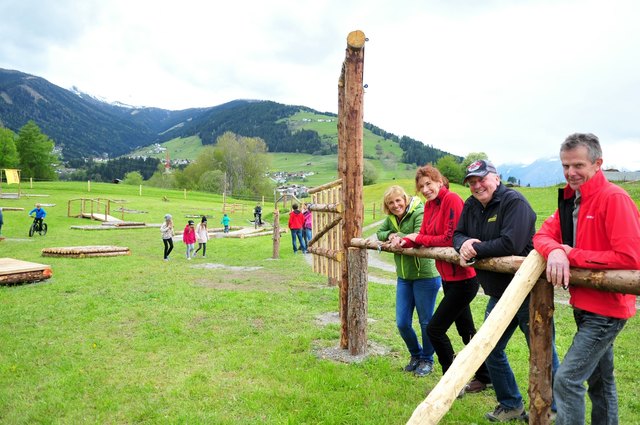 Stolz auf den Natural Horse Trail: Toni Hörtnagl, Reiner Bludau, Victoria Bader und Simona Hörtnagl (v.r.n.l)