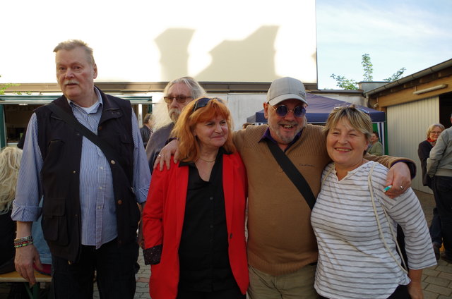 Mitglieder des Vereins "Ehemalige Heim-und Pflegekinder" mit Karl Martinek (Mitte)