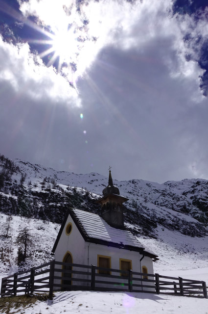 Immer noch (oder wieder?) Winter bei der Kapelle der Gölbnerblickhütte im malerischen Kristeinertal