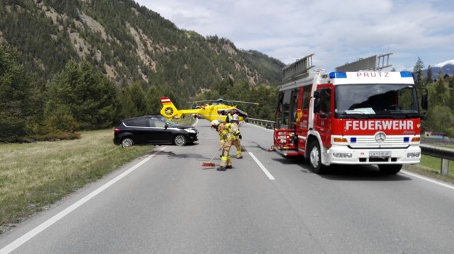Ein PKW-Zusammenstoß auf der Reschenstraße froderte vier Verletzte.