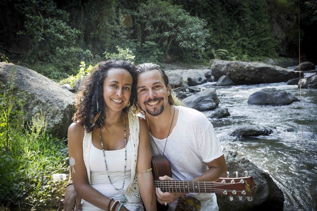 Sathya & Lilliana vom Bhakti Yoga Summer verzaubern alle Herzen mit ihrer Interpretation der uralten indischen Mantren...