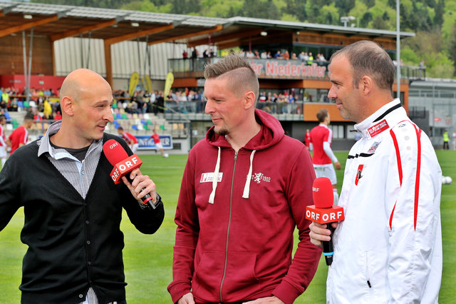 HART,AUSTRIA,07.MAY.17 - SOCCER - Oberliga Mitte, GAK 1902 vs SV Pachern. Image shows Florian Prates (ORF), head coach Gernot Plassnegger (GAK) and head coach Mario Haas (Pachern). Photo: GEPA pictures/ Hans Oberlaender