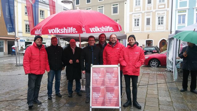 Schenkten Suppe aus und zeigten sich solidarisch: Gerald Neundlinger, Harald Schick, Johann Stadelmayer, Wolfram Moshammer, Marcus Schneeberger, Erich Pilsner Bastian Moser (v.l.n.r.)