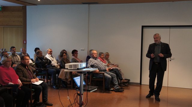 Notar Eugen Neururer referierte im Altersheim über das neue Erbrecht.