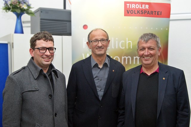 ÖVP-Gemeindeparteitag im Kaunertal: GPO Bernhard Raich, Bezirksparteiobmann Anton Mattle und Bgm. Josef Raich (v.l.).