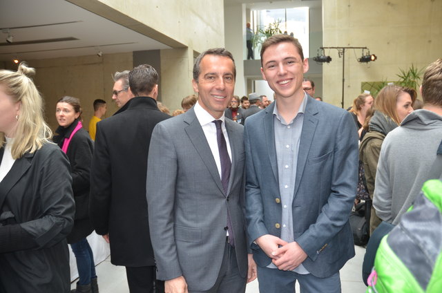Phillip Wollendorfer mit Bundeskanzler Christian Kern.
