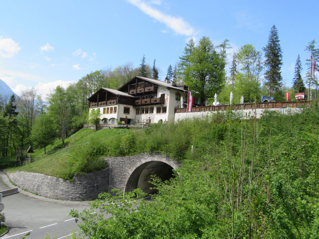 Darunter der Straßentunnel der Bundesstraße