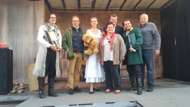 Max Mayerhofer, GR Gustav Dressler, Sandra, Pascal, GR Ricarda Öllerer, BGM Christoph Weber, David Czifer, KommR Karl Gruber.