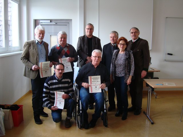 Bild v.li.: Franz Fehsl, Arnold Eschelmüller, Rene Adam, Präsident OStR Helmut Kogler, Wilhelm Bauer, Gerhard Kirchmaier, Elfriede Ullrich, Karlheinz Piringer