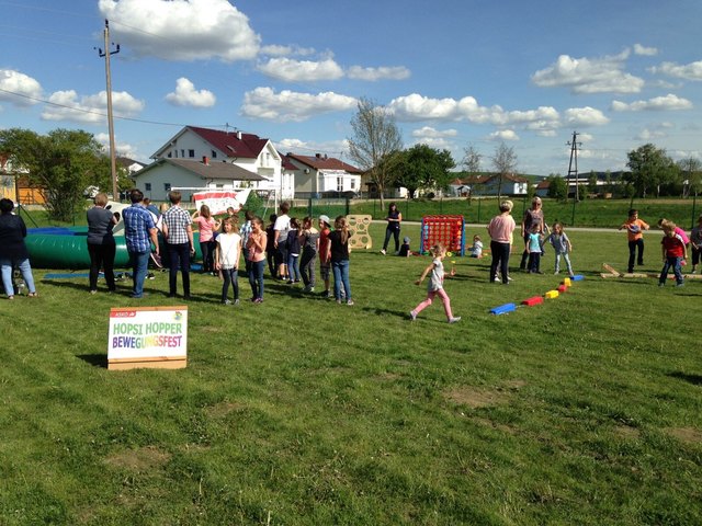 Beim Bewegungsfest der VS Loipersdorf hatten die Kinder bei den Hopsi Hopper Bewegungsstationen große Freude an der Bewegung.