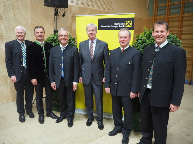 Roland Androwitzer (3.v.r.) hielt als Gastreferent Vorträge zu brisanten Themen.