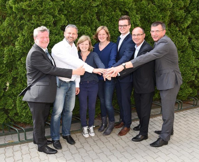 Bgm. Eduard Scheuhammer, Gerold Taisser, Conny Egresits, Barbara Schneider, Dominik Reiter, Franz Steindl und Vbgm. Manfred Unger beim Ortsparteitag