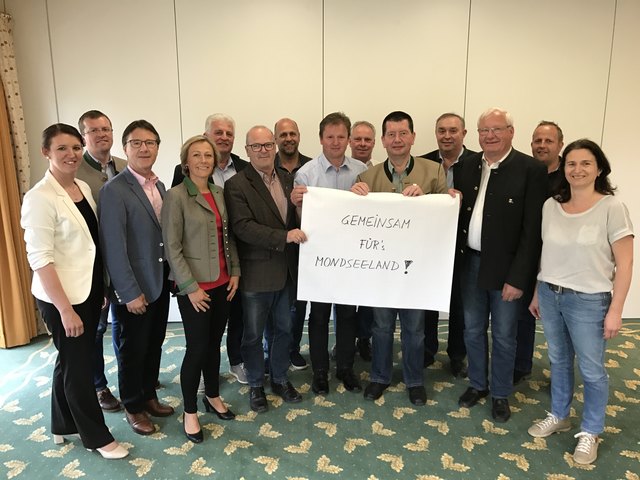 Bezirksparteiobfrau Michaela Langer-Weninger (l.) initiierte das Treffen der Bürgermeister, Vizebürgermeister und Gemeindevorstände, um die Zusammenarbeit voranzutreiben.