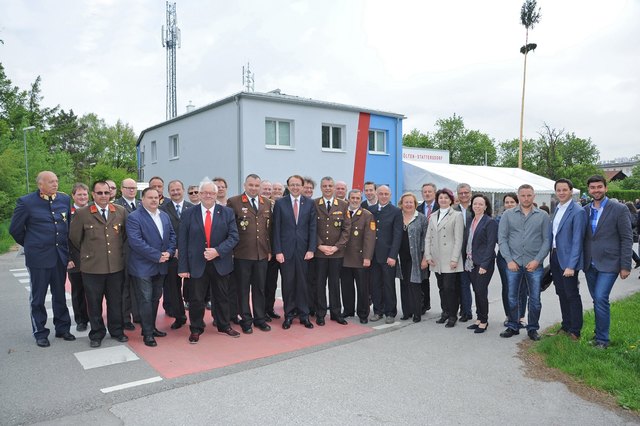 Zahlreiche Festgäste fanden sich zur Eröffnung des neuen Feuerwehrhauses in Stattersdorf ein.