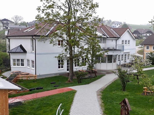 Auch der Nußbacher Kindergarten war Ziel der Einbrecher. Sie stiegen durch das Fenster ein und stahlen Bargeld. | Foto: Pöttinger