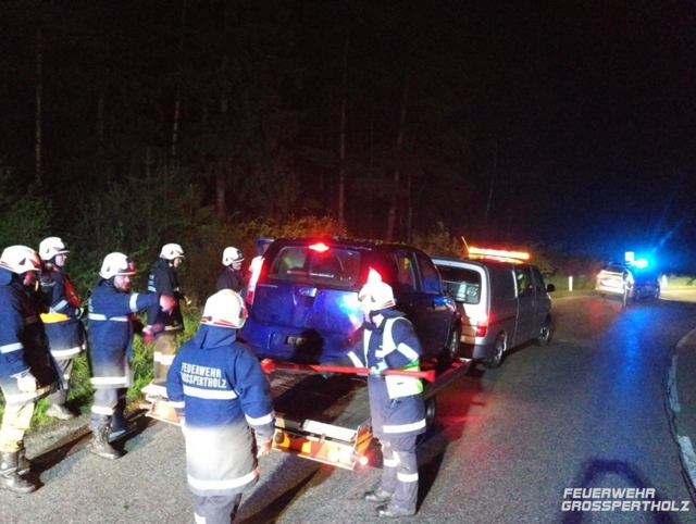 Die FF Bad Großpertholz barg das von der Straße abgekommene Auto der 56-Jährigen. | Foto: FF Bad Großpertholz