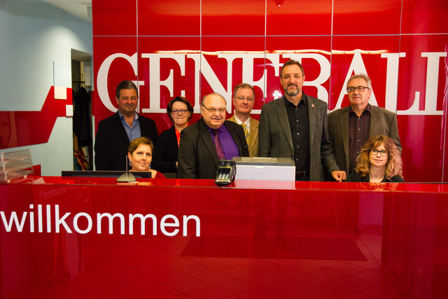 AK-Präsident Gerhard Michalitsch und ÖGB-Sekretär Dietrich Csögl mit den Betriebsräten Josef Katona, Herbert Pocza, Maria Strobl-Musits und Johann Derler sowie den Kolleginnen Beate Kern und Tatjana Denk.