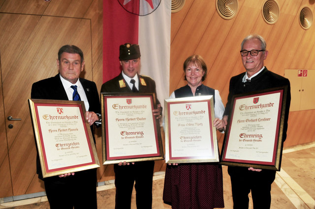 Herbert Hamerl, Herbert Bucher, Silvia Ruetz und Gerhard Lerchner (v.l.n.r.) wurden hohe Auszeichnungen verliehen.