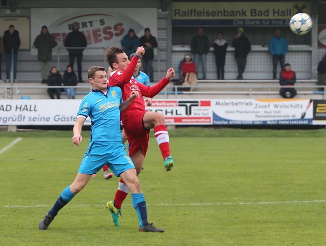 Michael Niederhofer (li.) beim Match gegen Bad Hall im Herbst.
