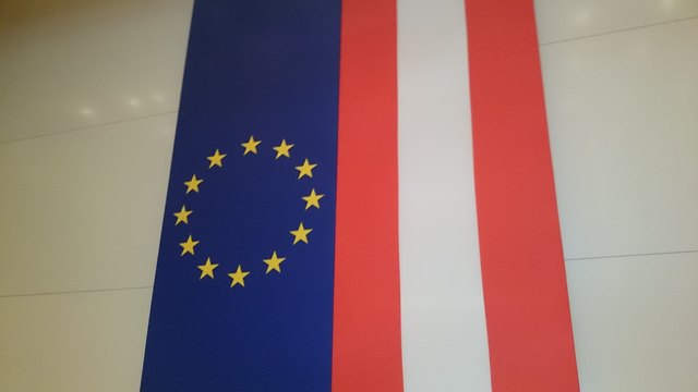 "Ertragt einander in Liebe und bemüht euch, die Einheit des Geistes zu wahren durch den Frieden, der euch zusammenhält!“ (Eph 4, 2-4)
Bild: Ivica Stojak. Ein Bild aus der Fotoreihe „Friedensprojekt Europa“
