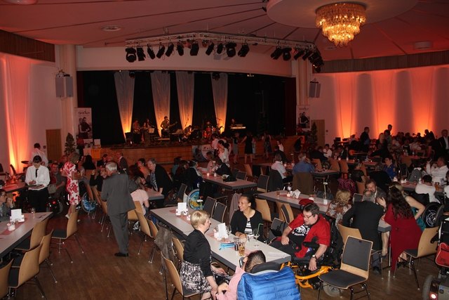 Gut besucht und beste Stimmung bei der Ballpremiere „miteinander erleben“. | Foto: Verein Miteinander