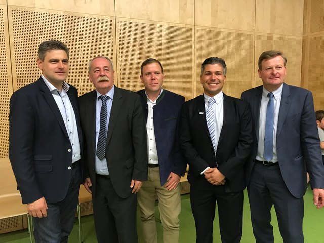 Der neue Vorstand der FPÖ-Bezirkspartei St. Pölten: Peter Matzel, Erich Königsberger, Thomas Rupp, Andreas Kahler und Klubobmann Gottfried Waldhäusl.