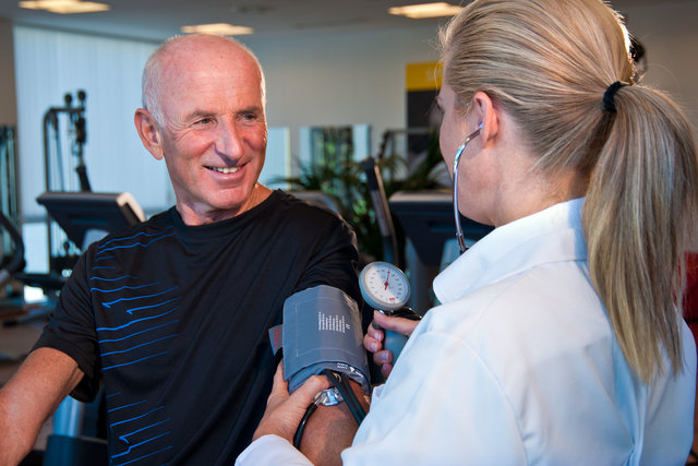 Qualifizierte SportmedizinerInnen, SportwissenschafterInnen, PhysiotherapeutInnen, TrainerInnen und DiätologInnen begleiten Sie!